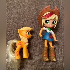 My Little Pony Equestria Girl Minis Applejack doll and pony figures.